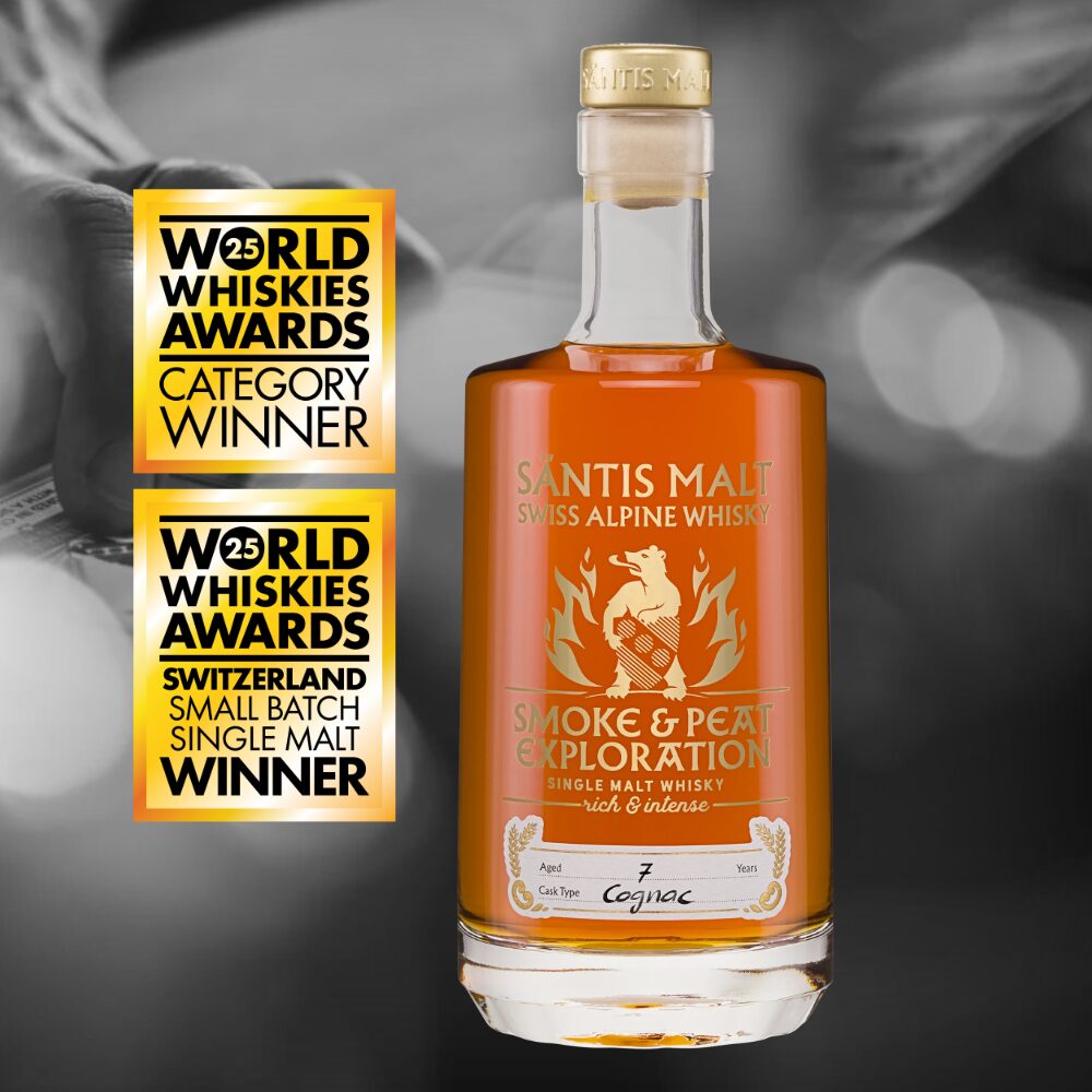 Säntis Malt Smoke & Peat Exploration Whiskyflasche mit World Whiskies Awards Auszeichnungen